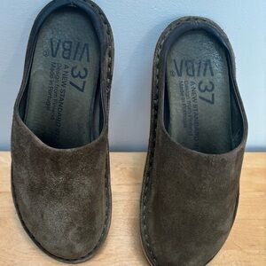 Vibae Green Suede Mules Size and 7